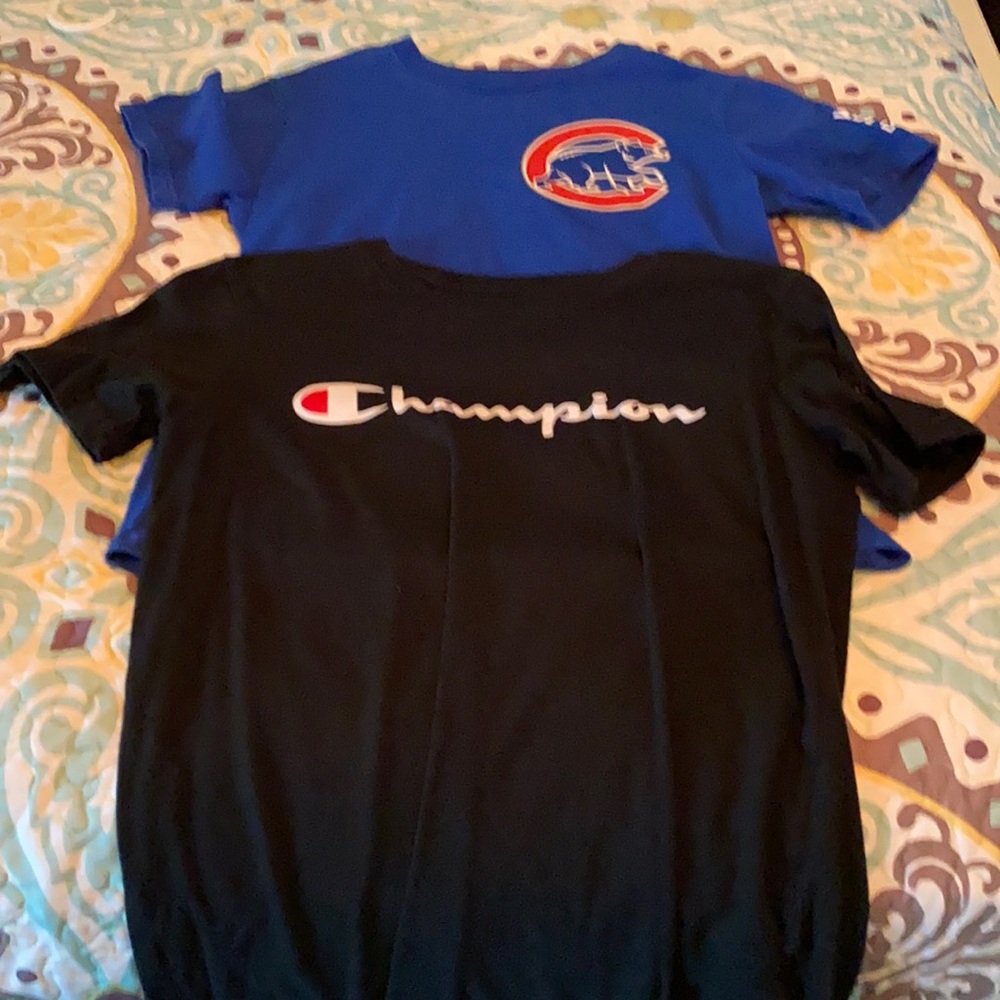 2 kids T-shirts